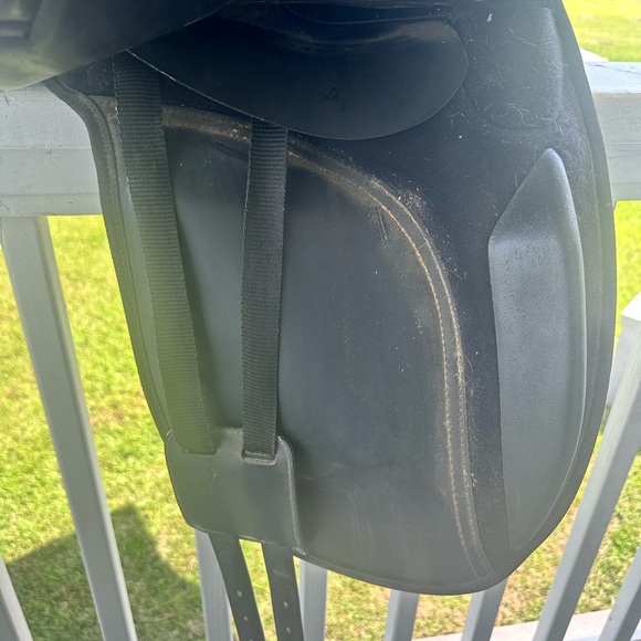 16” Thorowgood Dressage Saddle - Picture 15 of 16